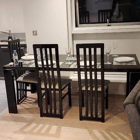 Luxury 2 Bed Apartment Excel Лондон Экстерьер фото