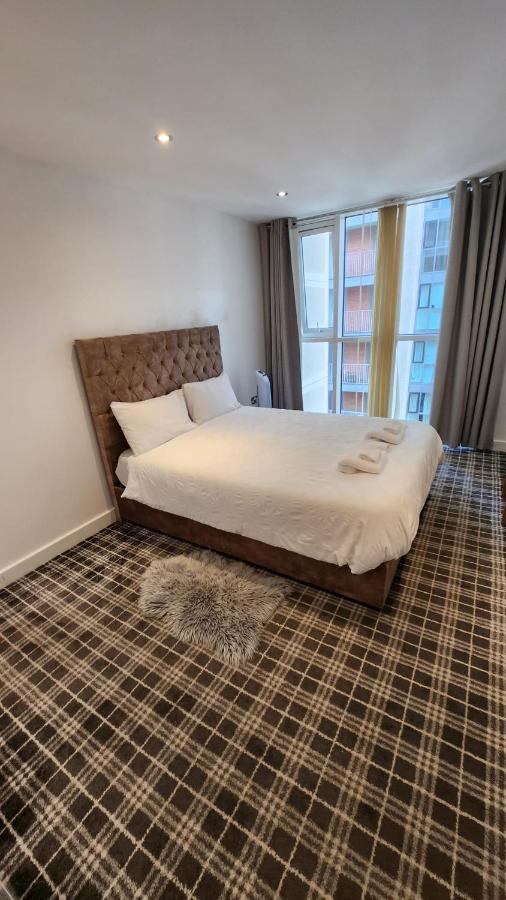 Luxury 2 Bed Apartment Excel Лондон Экстерьер фото